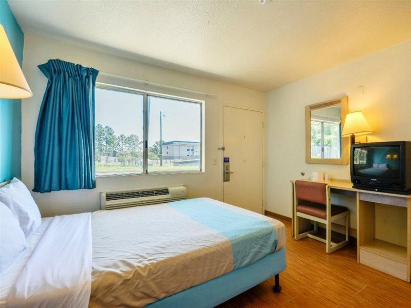 Rodeway Inn Tillmans Corner Esterno foto