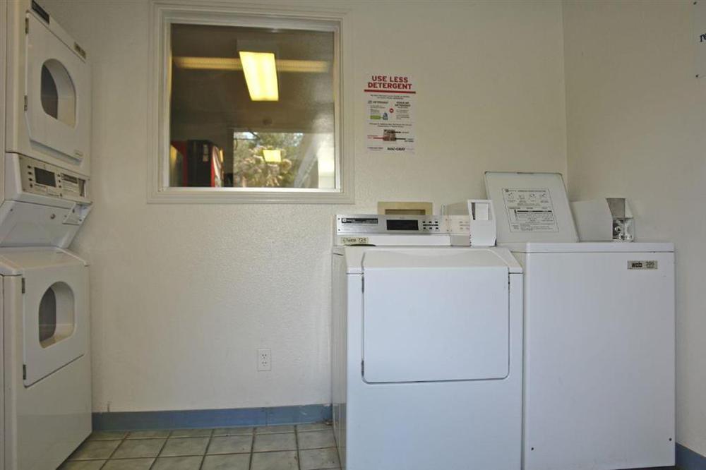 Rodeway Inn Tillmans Corner Amenities foto